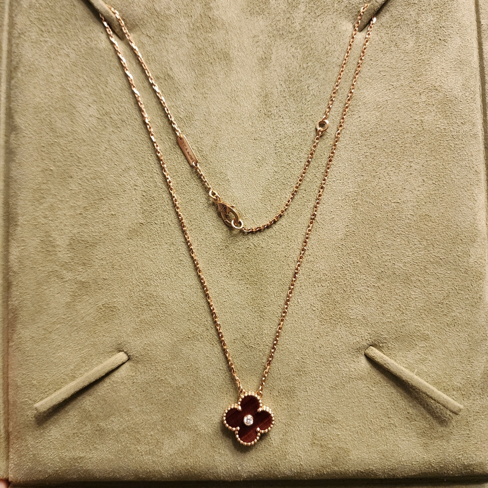 Gorgeous 18k Van Cleef & Arpels Special Holiday Edition Bullseye Clover Alhambra - Picture 5 of 11